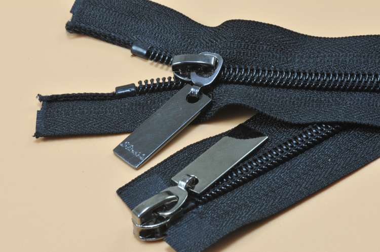 拉链材料的选用 拉链的材质有哪些